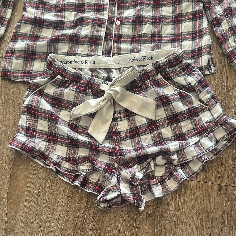 Abercrombie & Fitch Red and White Plaid Pajama Set - Flannel shorts set - Picture 7 of 8